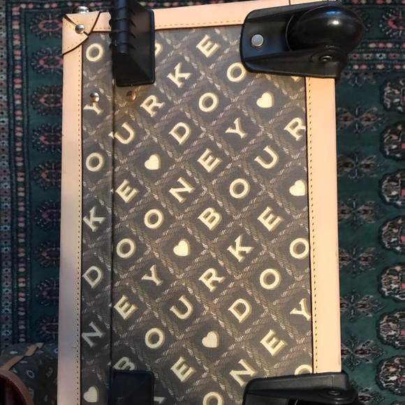 DOONEY AND BOURKE CROSSWORD COLLECTION LUGGAGE SET - Picture 3 of 8